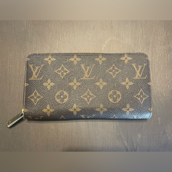 Louis Vuitton Zippy Wallet - Brown Monogram - Picture 2 of 14